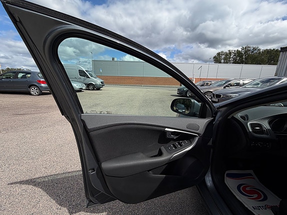 Volvo V40 11 of 24