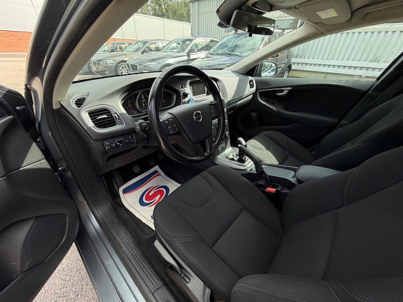 Volvo V40 10 of 24