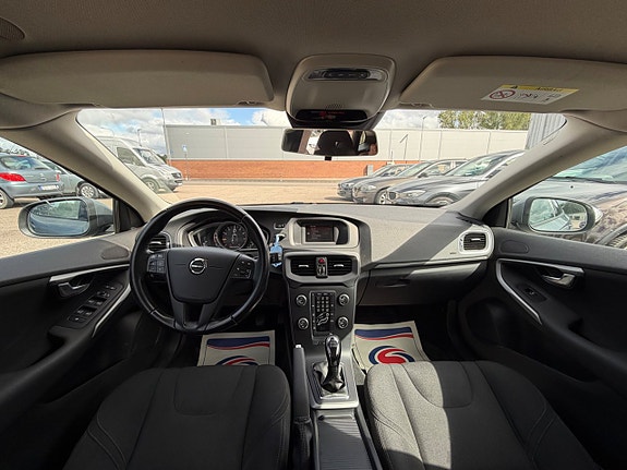 Volvo V40 8 of 24