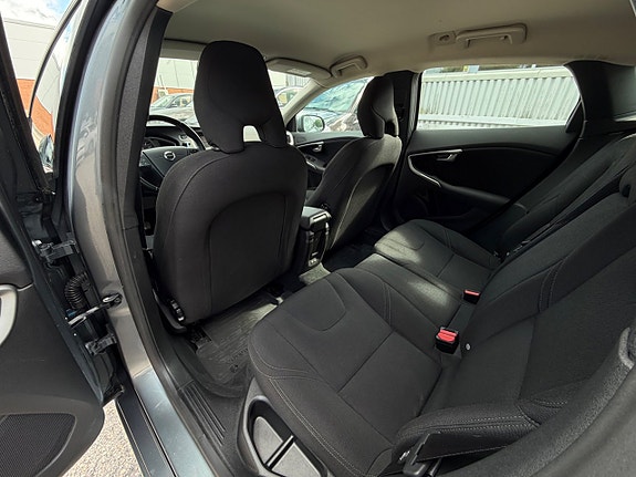 Volvo V40 12 of 24