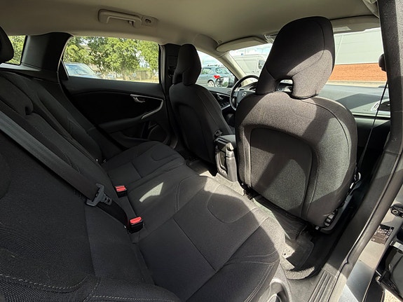 Volvo V40 15 of 24