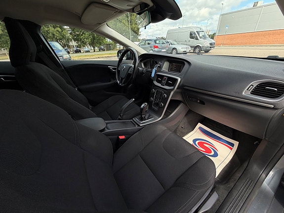 Volvo V40 14 of 24