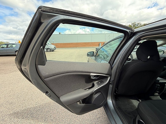 Volvo V40 13 of 24