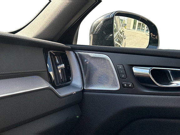 Volvo XC60 17 of 30