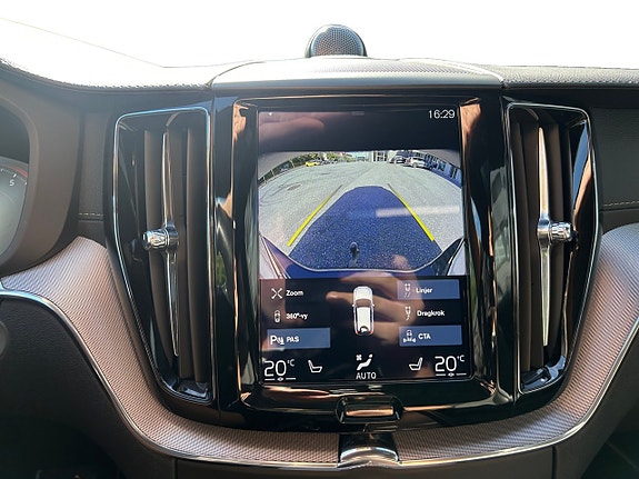 Volvo XC60 18 of 30