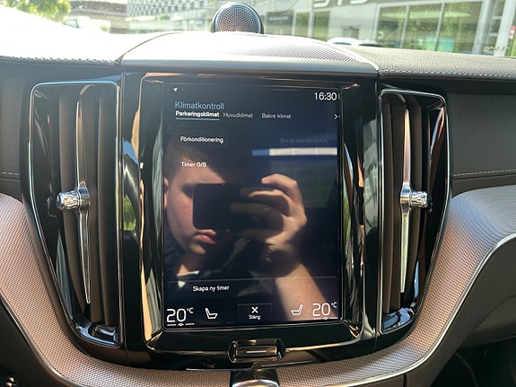 Volvo XC60 23 of 30