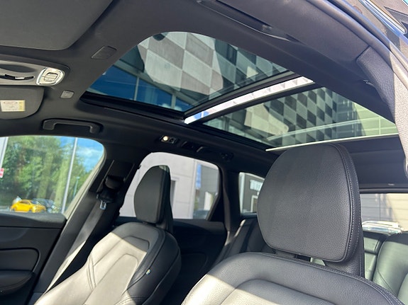 Volvo XC60 12 of 30