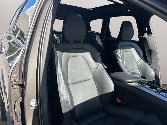 Volvo XC60 16 of 30