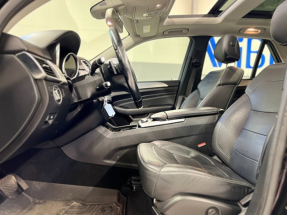 Mercedes-Benz ML350 11 of 30