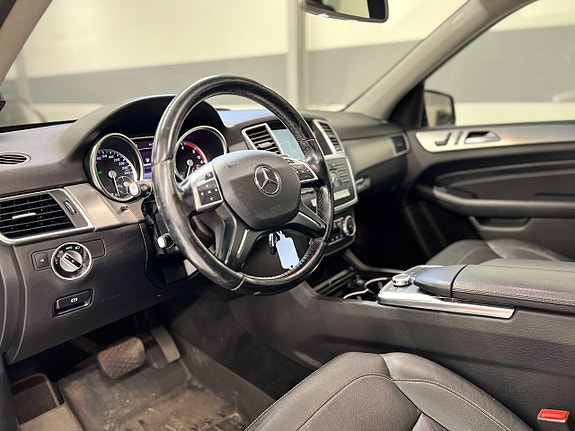 Mercedes-Benz ML350 12 of 30