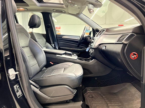 Mercedes-Benz ML350 26 of 30