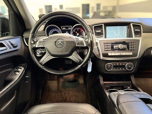 Mercedes-Benz ML350 14 of 30