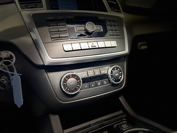 Mercedes-Benz ML350 23 of 30