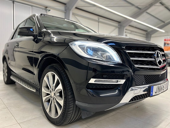 Mercedes-Benz ML350 9 of 30