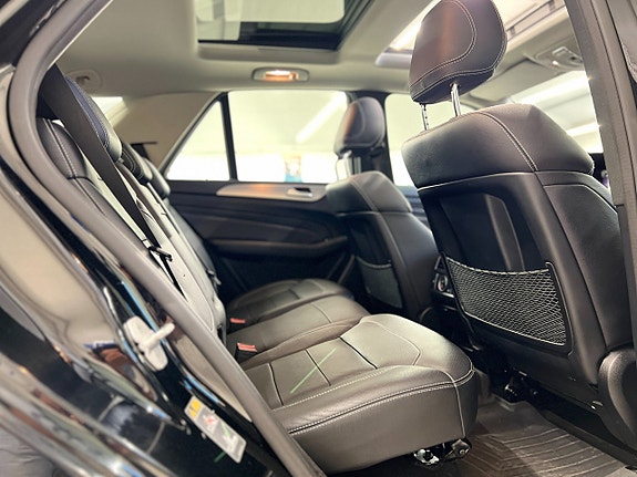 Mercedes-Benz ML350 27 of 30