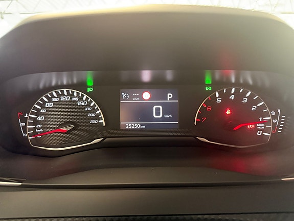 Peugeot 2008 11 of 22