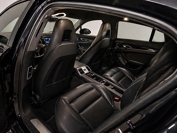 Porsche Panamera 7 of 8
