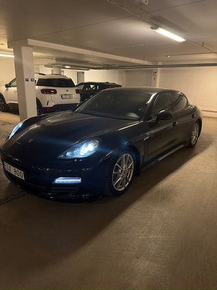 Porsche Panamera 2 of 8