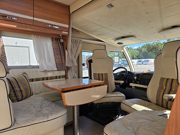 Eura Mobil Integra Style 710 QB *Queenbed *Automat *AC *Taksäng 15 of 30