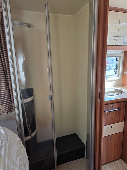 Eura Mobil Integra Style 710 QB *Queenbed *Automat *AC *Taksäng 25 of 30