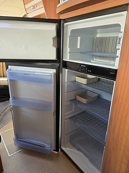 Eura Mobil Integra Style 710 QB *Queenbed *Automat *AC *Taksäng 22 of 30