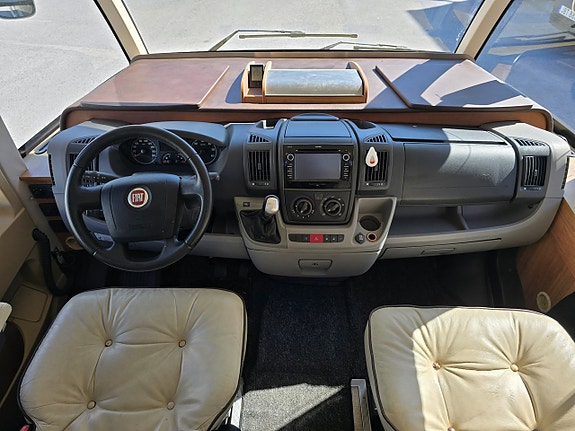 Eura Mobil Integra Style 710 QB *Queenbed *Automat *AC *Taksäng 14 of 30