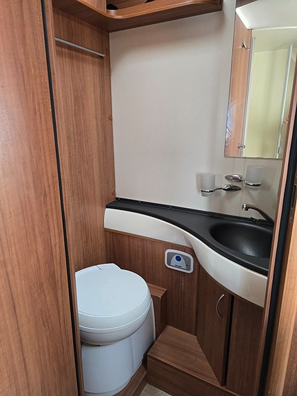 Eura Mobil Integra Style 710 QB *Queenbed *Automat *AC *Taksäng 26 of 30