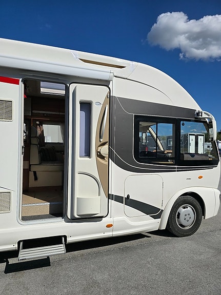 Eura Mobil Integra Style 710 QB *Queenbed *Automat *AC *Taksäng 12 of 30