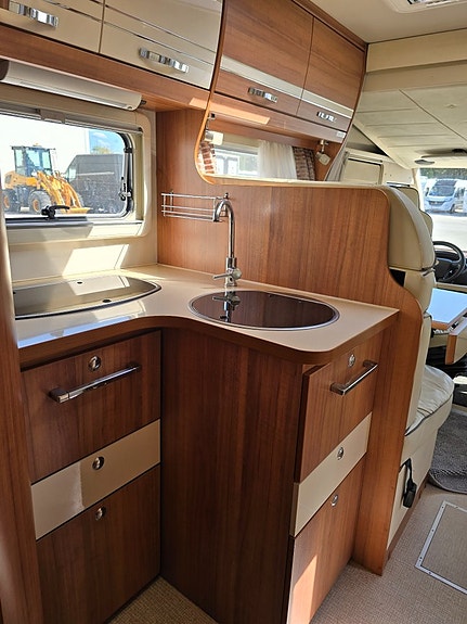 Eura Mobil Integra Style 710 QB *Queenbed *Automat *AC *Taksäng 23 of 30