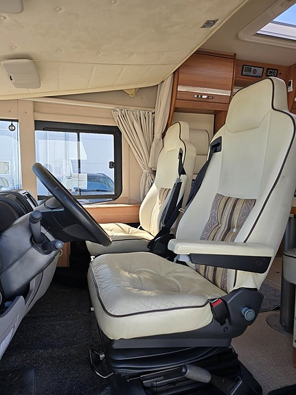Eura Mobil Integra Style 710 QB *Queenbed *Automat *AC *Taksäng 9 of 30