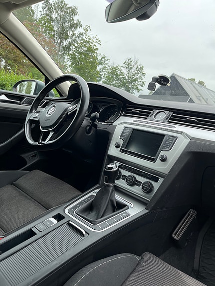 Volkswagen Passat 8 of 16