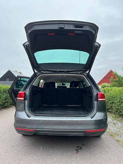 Volkswagen Passat 5 of 16