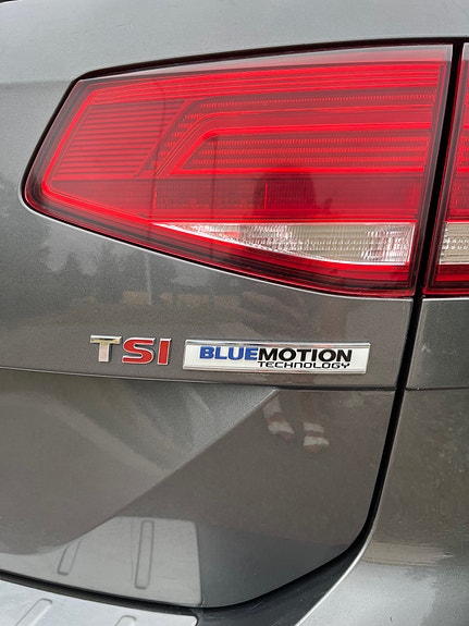 Volkswagen Passat 9 of 16