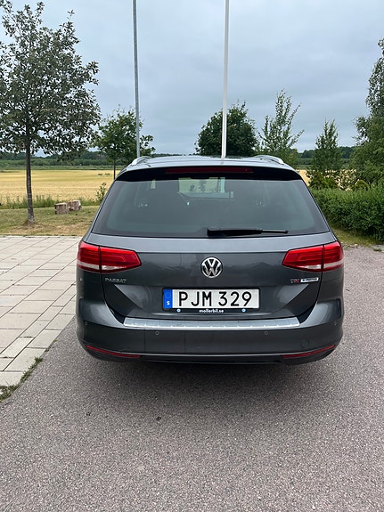 Volkswagen Passat 3 of 16