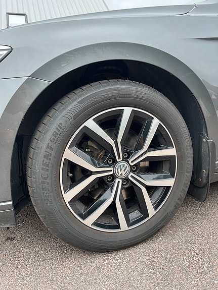 Volkswagen Passat 10 of 16