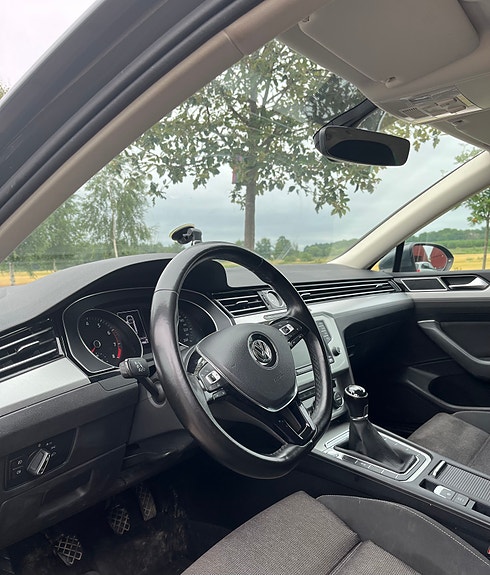 Volkswagen Passat 15 of 16