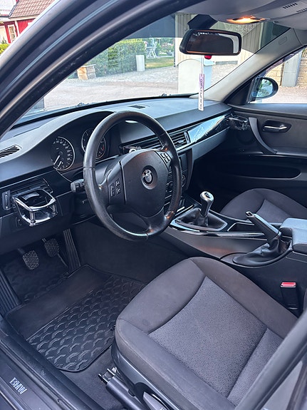 BMW 318i 6 of 7