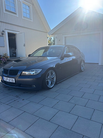 BMW 318i 3 of 7