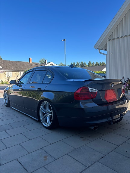 BMW 318i 4 of 7