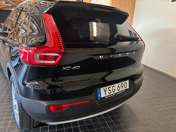 Volvo XC40 4 of 22