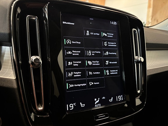 Volvo XC40 12 of 22