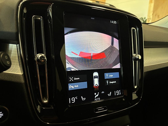 Volvo XC40 14 of 22
