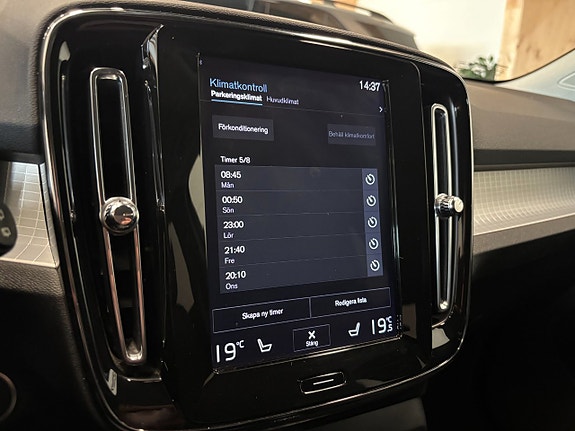 Volvo XC40 13 of 22