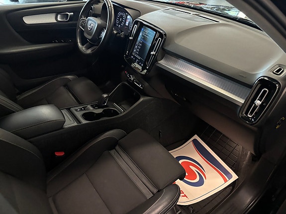 Volvo XC40 16 of 22