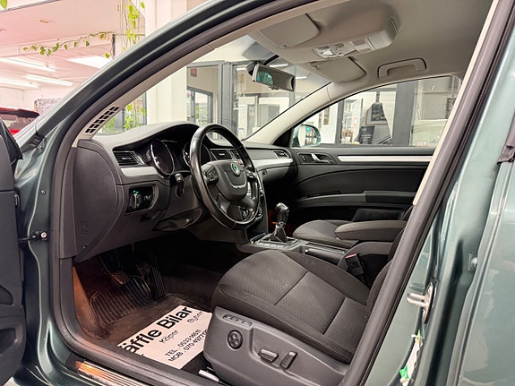 Skoda Superb 24 of 29