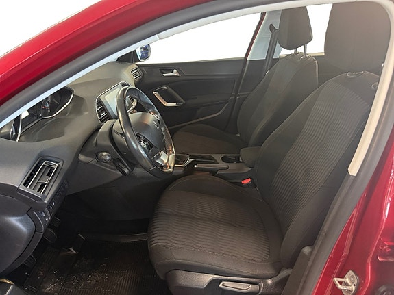Peugeot 308 8 of 16