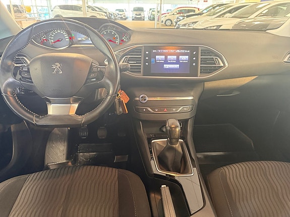 Peugeot 308 12 of 16