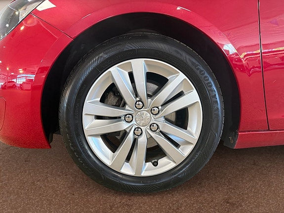 Peugeot 308 7 of 16