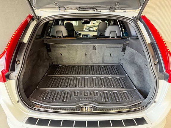 Volvo XC60 10 of 27
