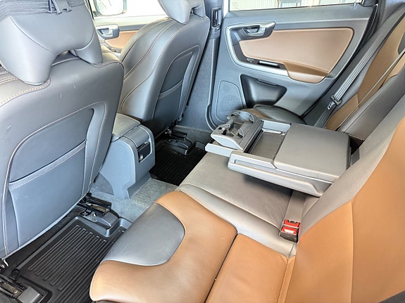 Volvo XC60 16 of 27
